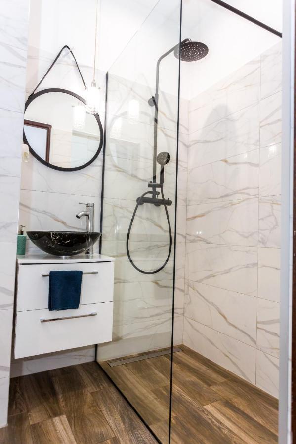 Centrum Red Apartament Apartment Walbrzych Ngoại thất bức ảnh