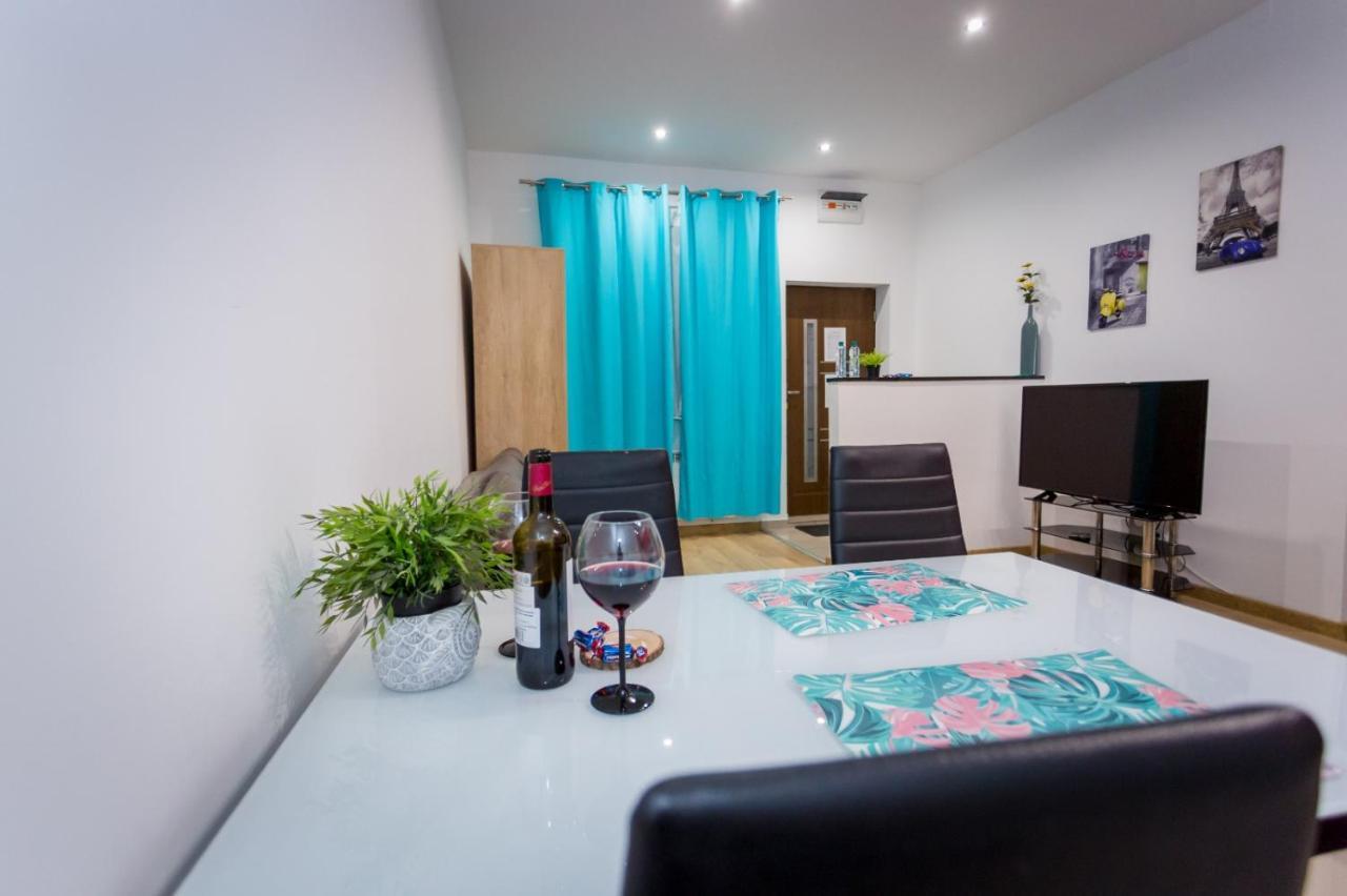 Centrum Red Apartament Apartment Walbrzych Ngoại thất bức ảnh